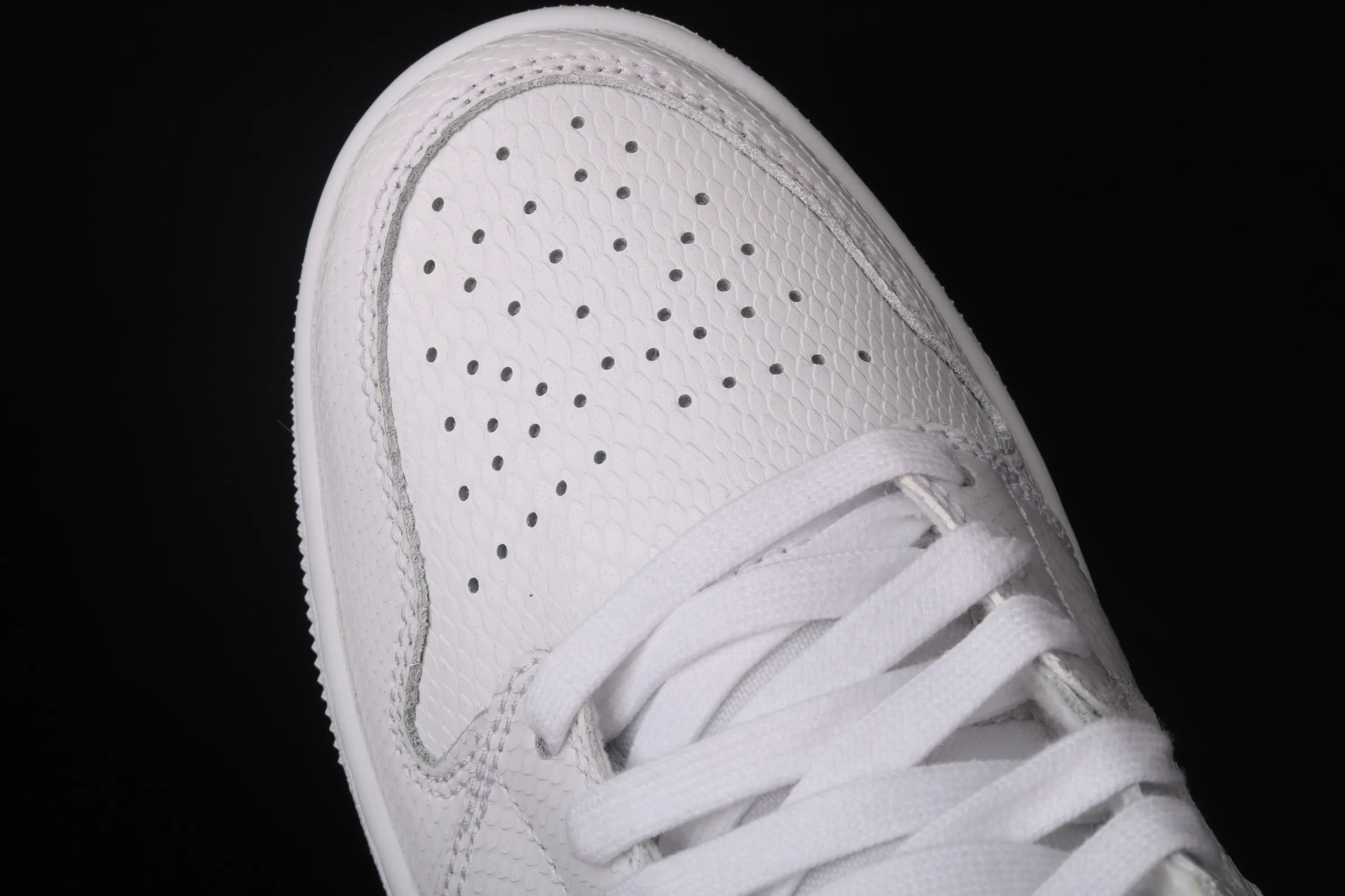 All categories Air Jordan Jordan series basketball shoes Air Jordan 1 Mid Air Jordan 1 Mid AJ1 Joe 1 snake pattern white mid-top basketball shoes series BQ6472-110
